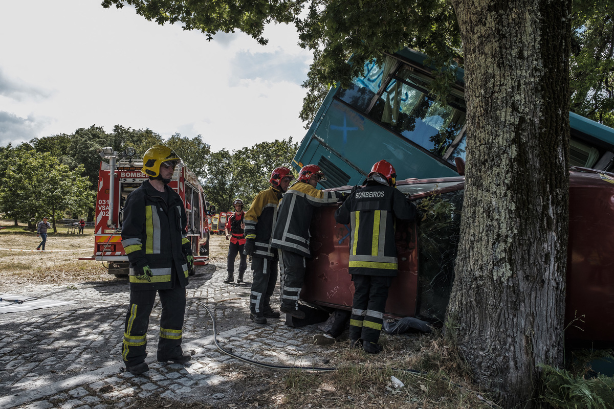 Fotografia braga barcelos guimarães porto fotojornalismo melhor fotografo braga  bombeiros voluntários povoa de lanhoso fotoreportagem Inem braga fotografo batizado braga fotografos em braga para batizados