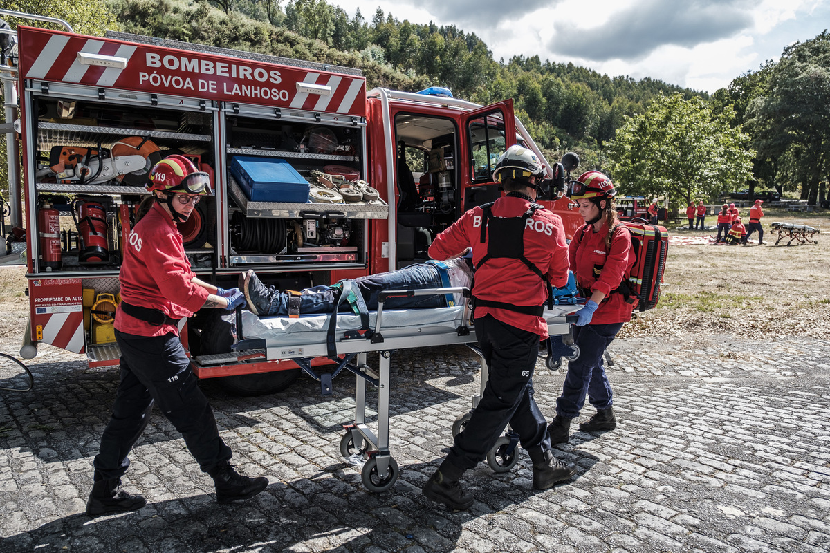 Fotografia reportagem braga barcelos guimarães porto fotojornalismo melhor fotografo braga  bombeiros voluntários povoa de lanhoso fotoreportagem braga fotografo batizado braga