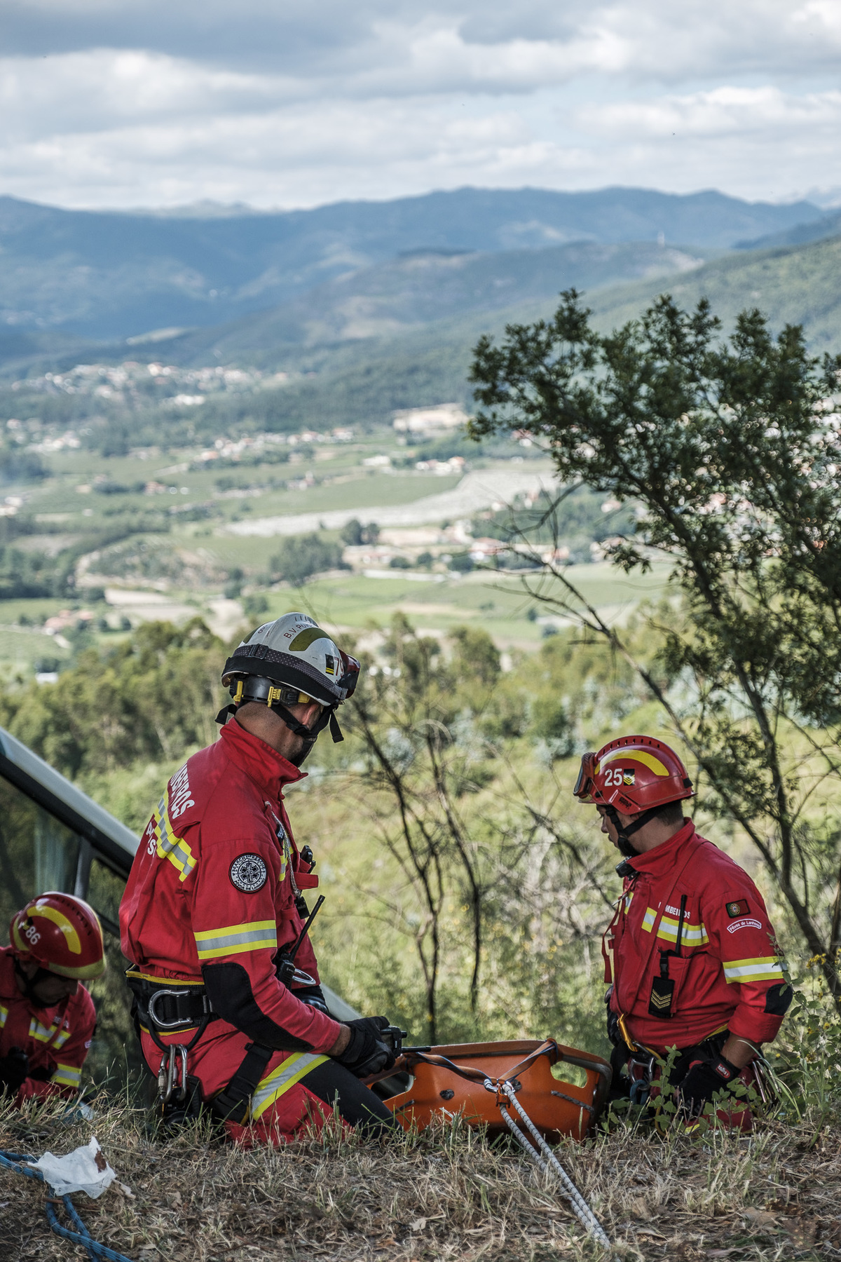 Fotografia braga barcelos guimarães porto fotojornalismo melhor fotografo braga  bombeiros voluntários povoa de lanhoso fotoreportagem braga fotografo batizado braga familias crianças fotografos em braga para batizados
