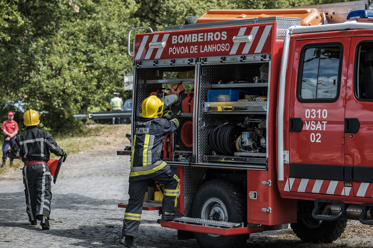 Fotografia braga barcelos guimarães porto fotojornalismo melhor fotografo braga  bombeiros voluntários povoa de lanhoso fotoreportagem Inem braga fotografo batizado braga