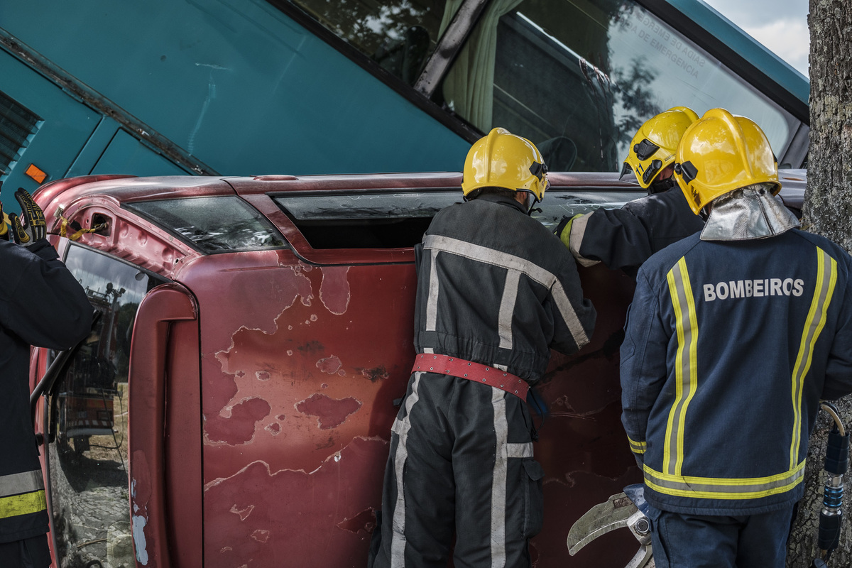 Fotografo fotoreportagem Inem  braga barcelos guimarães porto fotojornalismo melhor fotografo braga  bombeiros voluntários povoa de lanhoso fotoreportagem braga fotografo batizado braga fotografos em braga para batizados