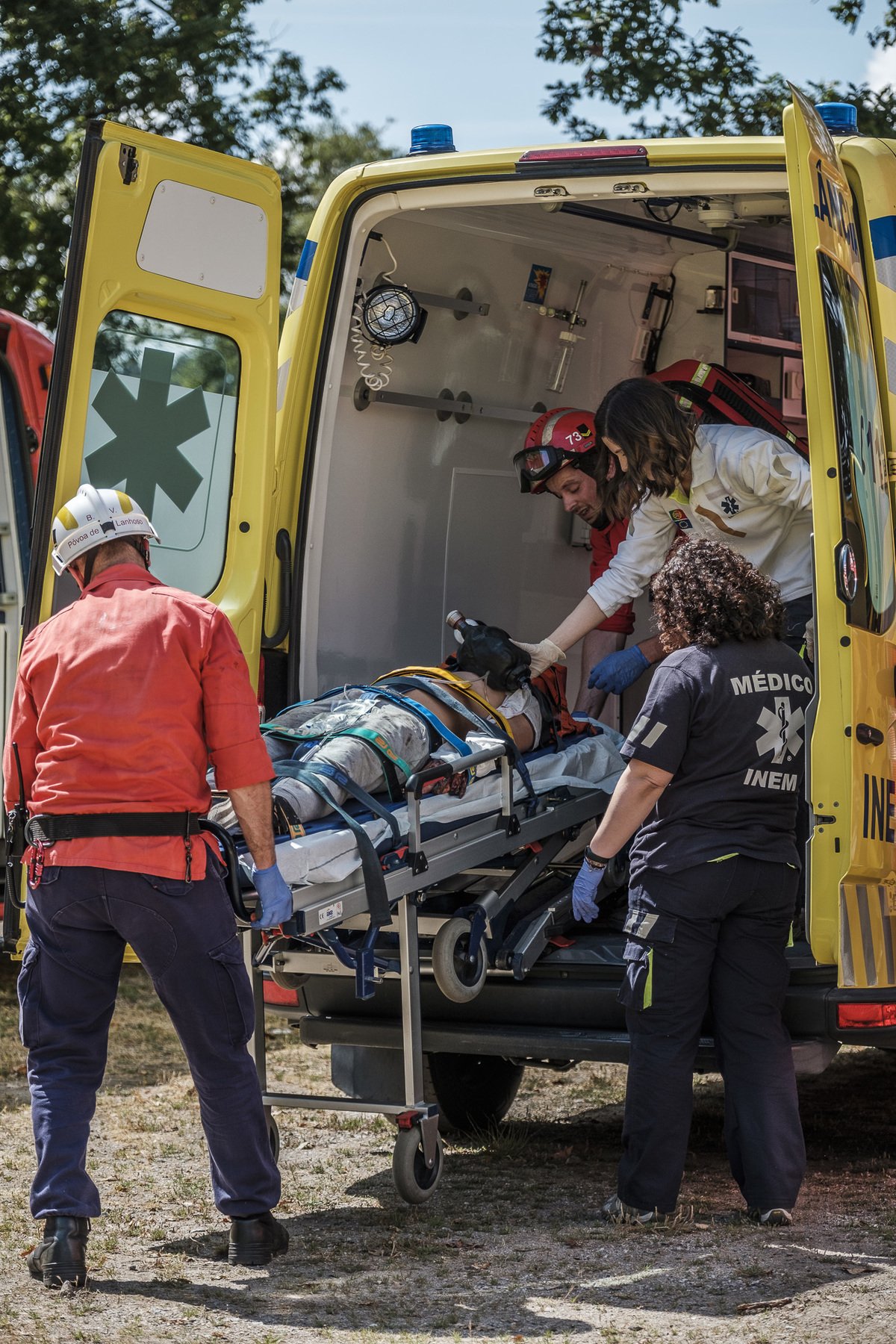 Fotografia braga barcelos guimarães porto fotojornalismo melhor fotografo braga  bombeiros voluntários povoa de lanhoso Inem fotoreportagem braga fotografo batizado familia criança braga