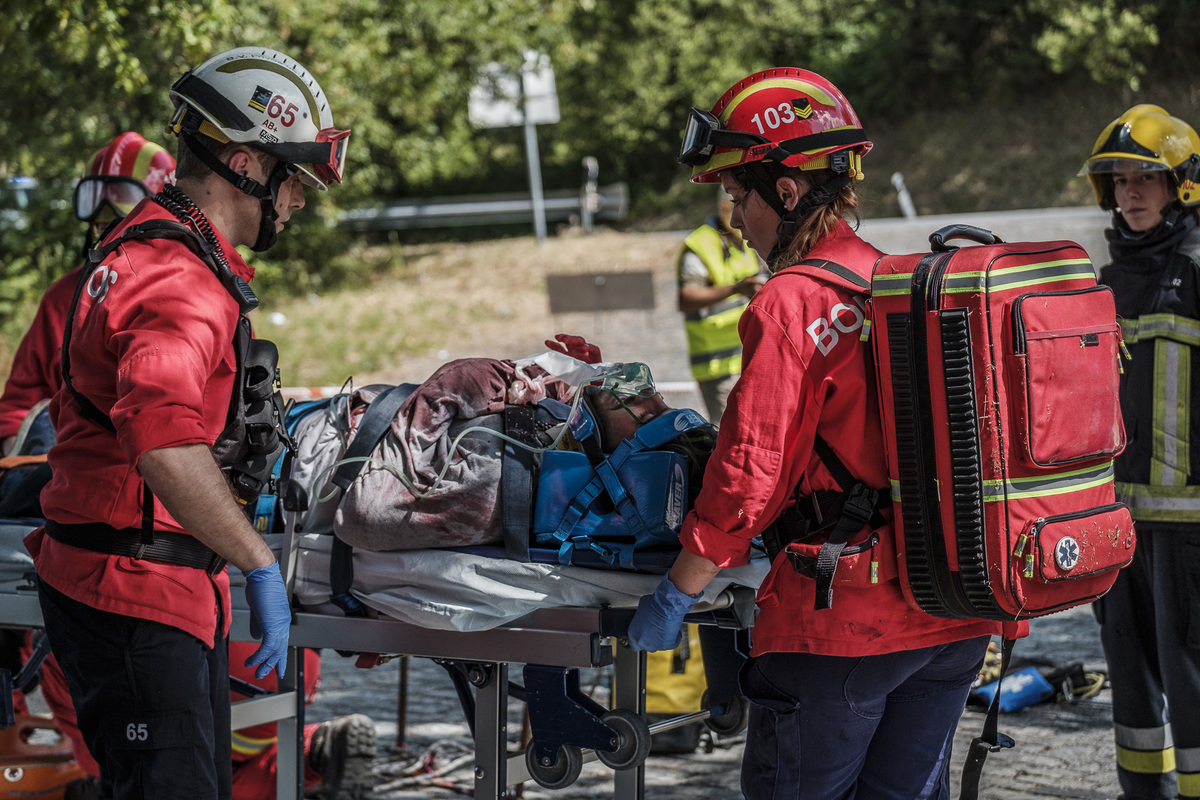 Fotografia braga barcelos guimarães porto fotojornalismo melhor fotografo braga  bombeiros voluntários povoa de lanhoso Inem fotoreportagem braga fotografo batizado familia criança braga