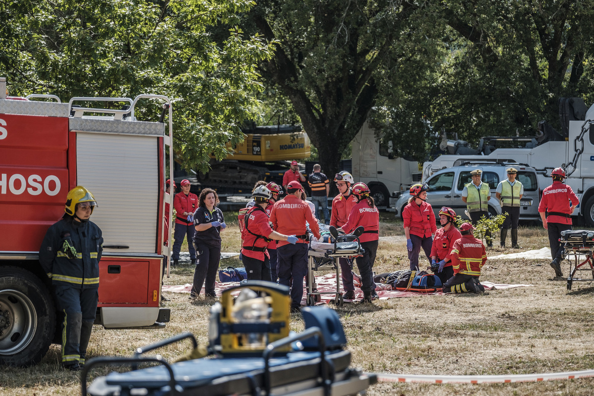 Fotografia braga barcelos guimarães porto fotojornalismo melhor fotografo braga  bombeiros voluntários povoa de lanhoso Inem fotoreportagem braga fotografo batizado familia criança braga