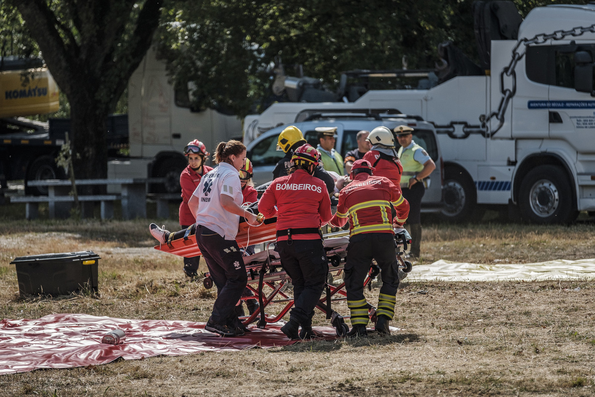 Fotografia braga barcelos guimarães porto fotojornalismo melhor fotografo braga  bombeiros voluntários povoa de lanhoso Inem fotoreportagem braga fotografo batizado familia criança braga