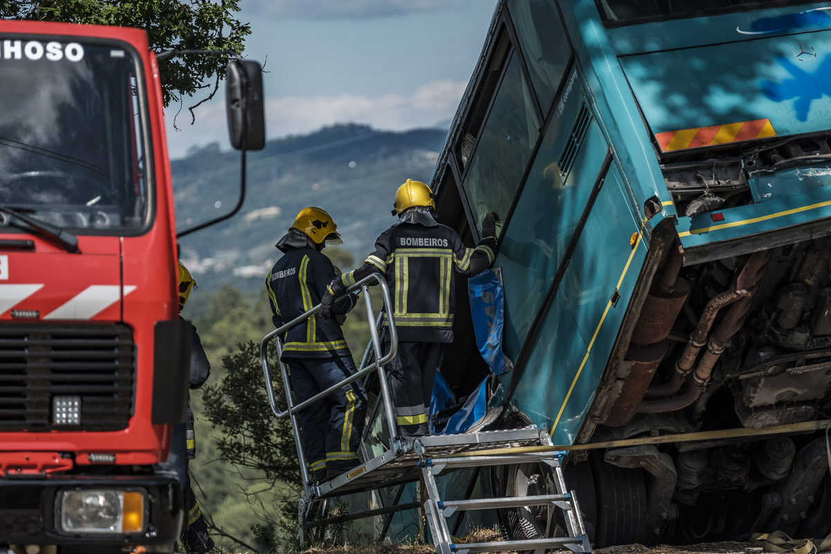 Fotografia braga barcelos guimarães porto fotojornalismo melhor fotografo braga  bombeiros voluntários povoa de lanhoso Inem fotoreportagem braga fotografo batizado familia criança braga fotografos em braga para batizados