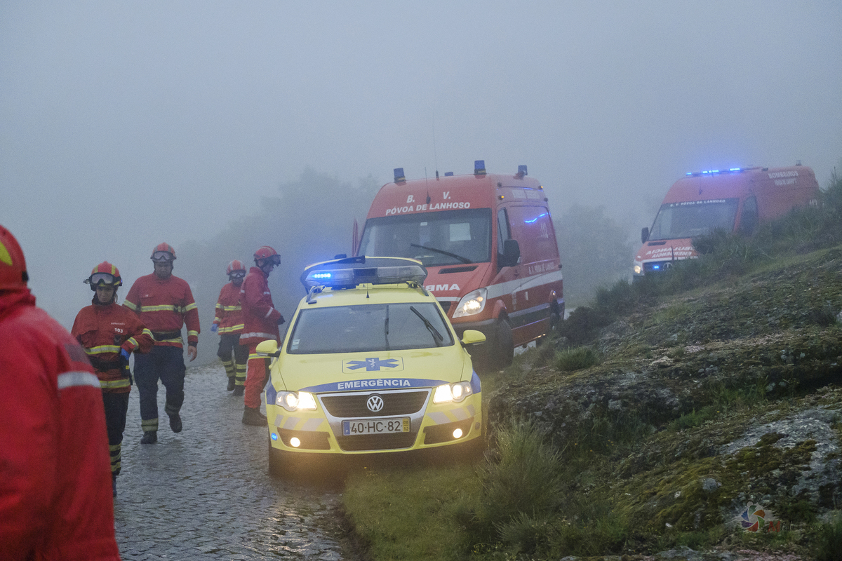 Melhor Fotógrafo braga barcelos guimarães porto fotojornalismo melhor fotografo braga  bombeiros voluntários povoa de lanhoso Inem fotoreportagem braga fotografo batizado familia criança braga