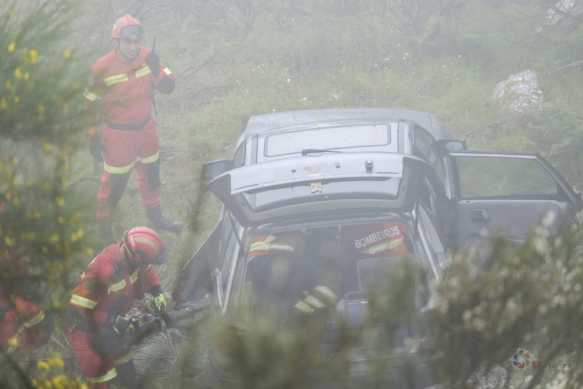 Melhor Fotógrafo braga barcelos guimarães porto fotojornalismo melhor fotografo braga  bombeiros voluntários povoa de lanhoso Inem fotoreportagem braga fotografo batizado familia criança braga