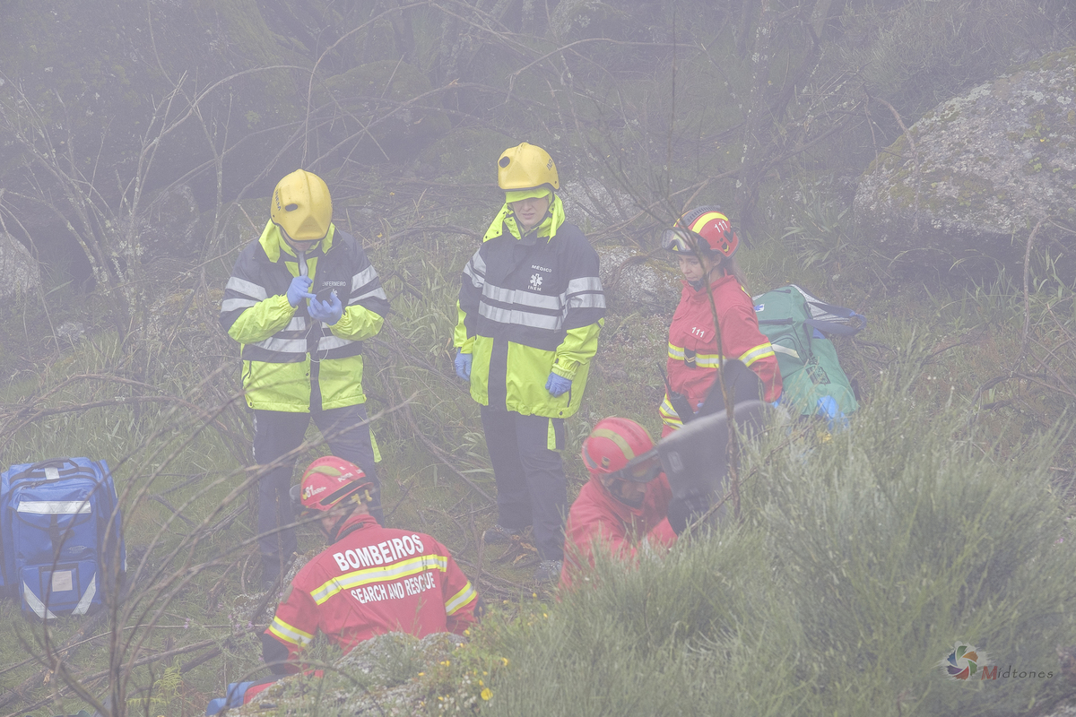 Melhor Fotógrafo braga barcelos guimarães porto fotojornalismo melhor fotografo braga  bombeiros voluntários povoa de lanhoso Inem fotoreportagem braga fotografo batizado familia criança braga