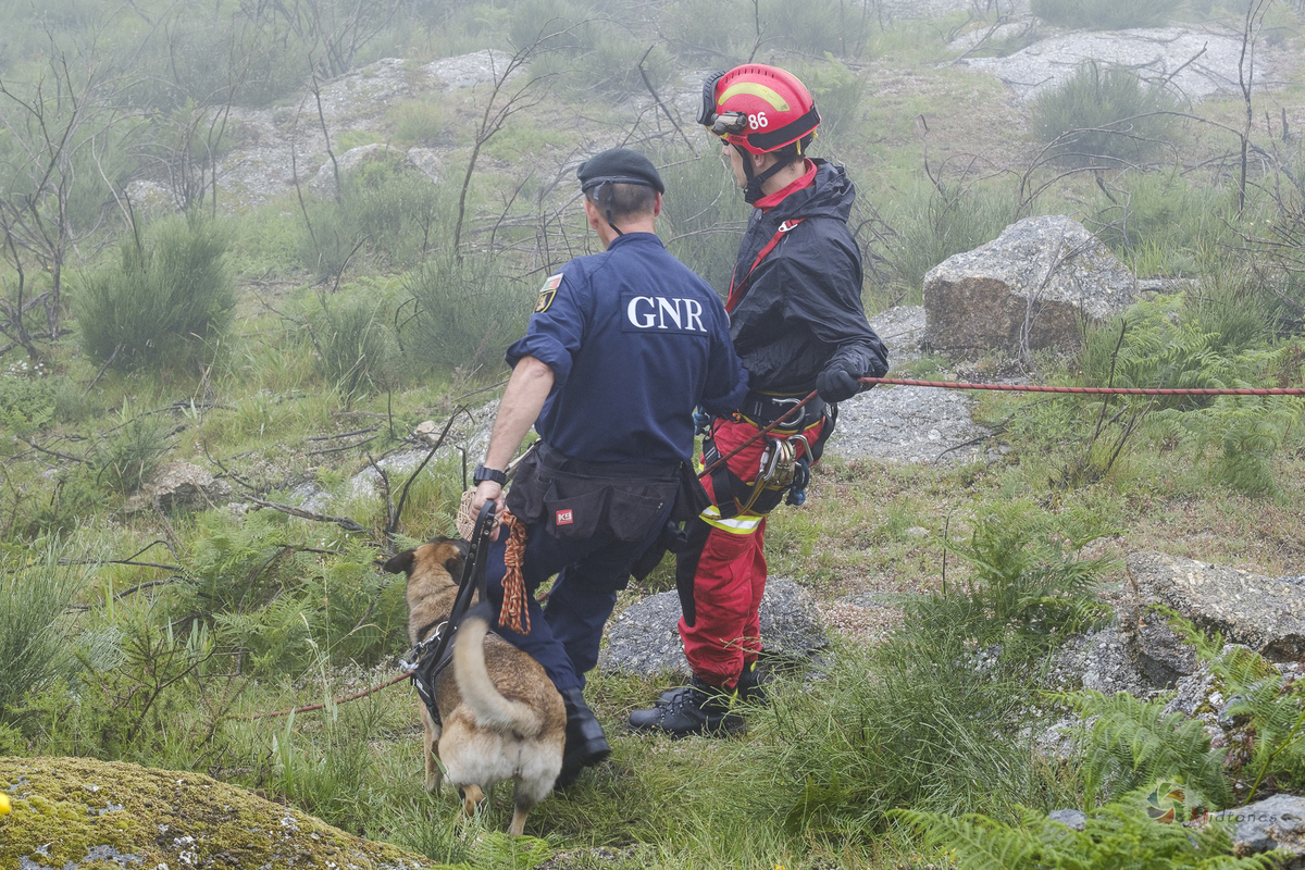 Melhor Fotógrafo braga barcelos guimarães porto fotojornalismo melhor fotografo braga  bombeiros voluntários povoa de lanhoso Inem fotoreportagem braga fotografo batizado familia criança braga