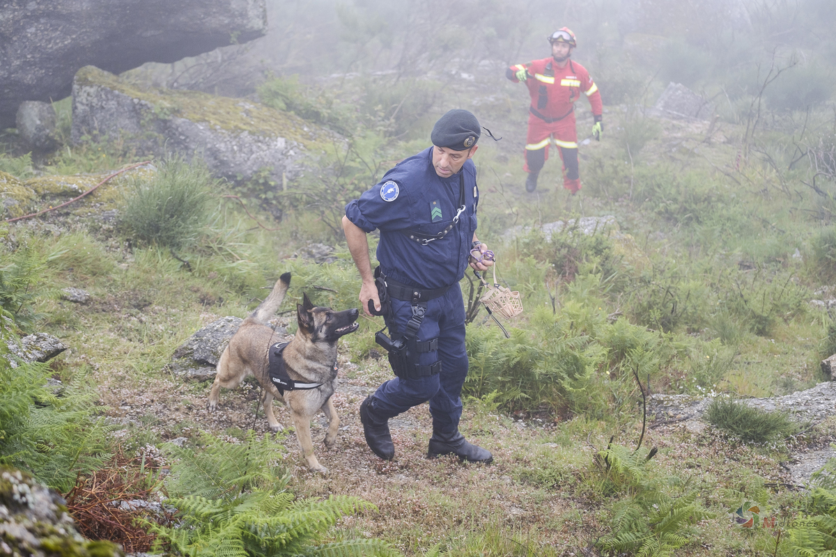 Melhor Fotógrafo braga barcelos guimarães porto fotojornalismo melhor fotografo braga  bombeiros voluntários povoa de lanhoso Inem fotoreportagem braga fotografo batizado familia criança braga