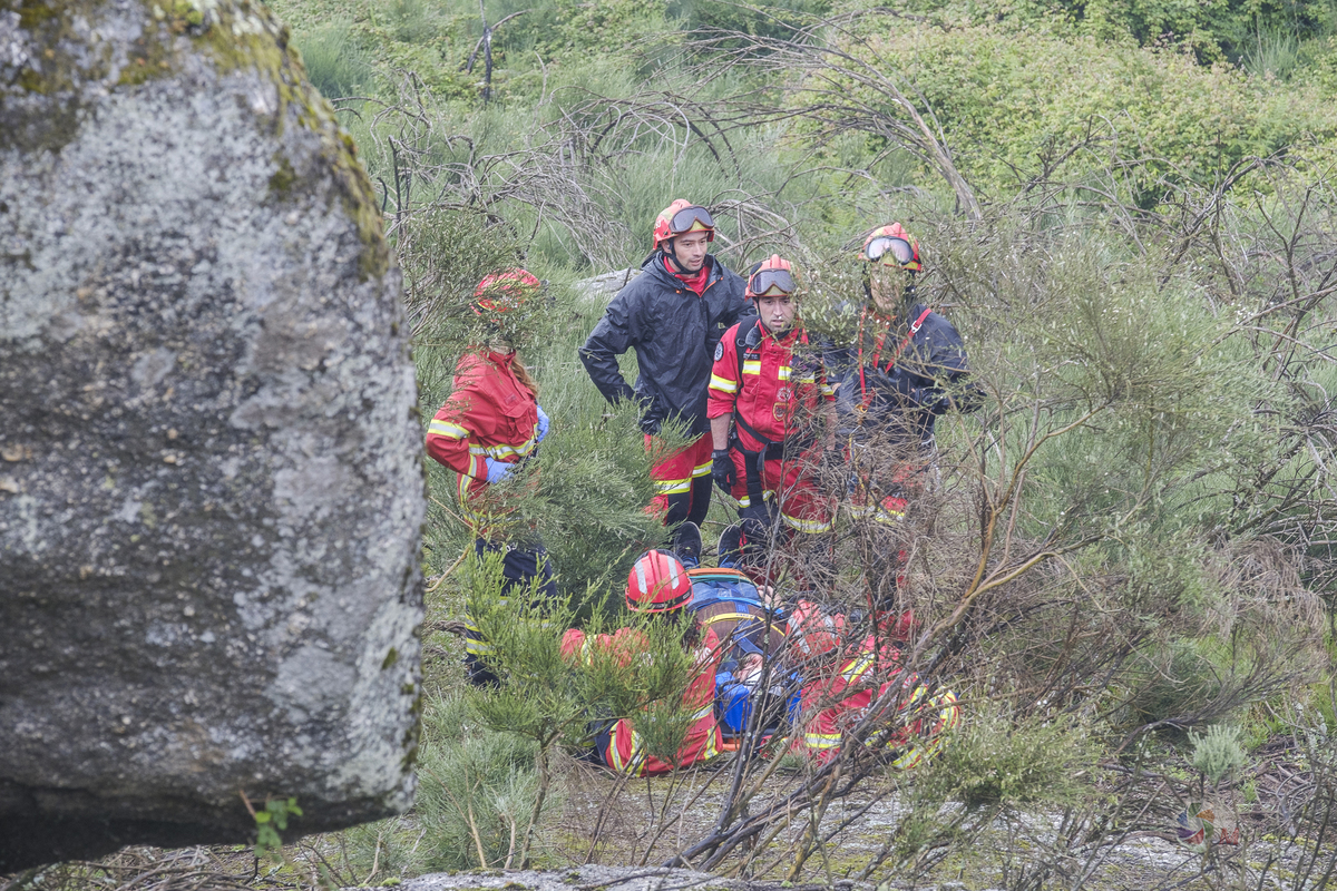 Melhor Fotógrafo braga barcelos guimarães porto fotojornalismo melhor fotografo braga  bombeiros voluntários povoa de lanhoso Inem fotoreportagem braga fotografo batizado familia criança braga