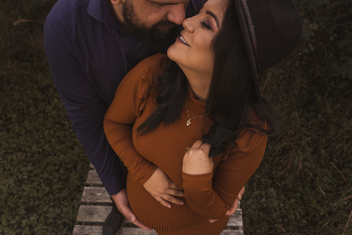 No Recanto dos Fotógrafos em Gravataí/RS, realizamos esse ensaio de gestante ao ar livre. Fotos delicadas, com luz natural e muito amor para marcar esse momento único. Vanessa e Maicon Forografia