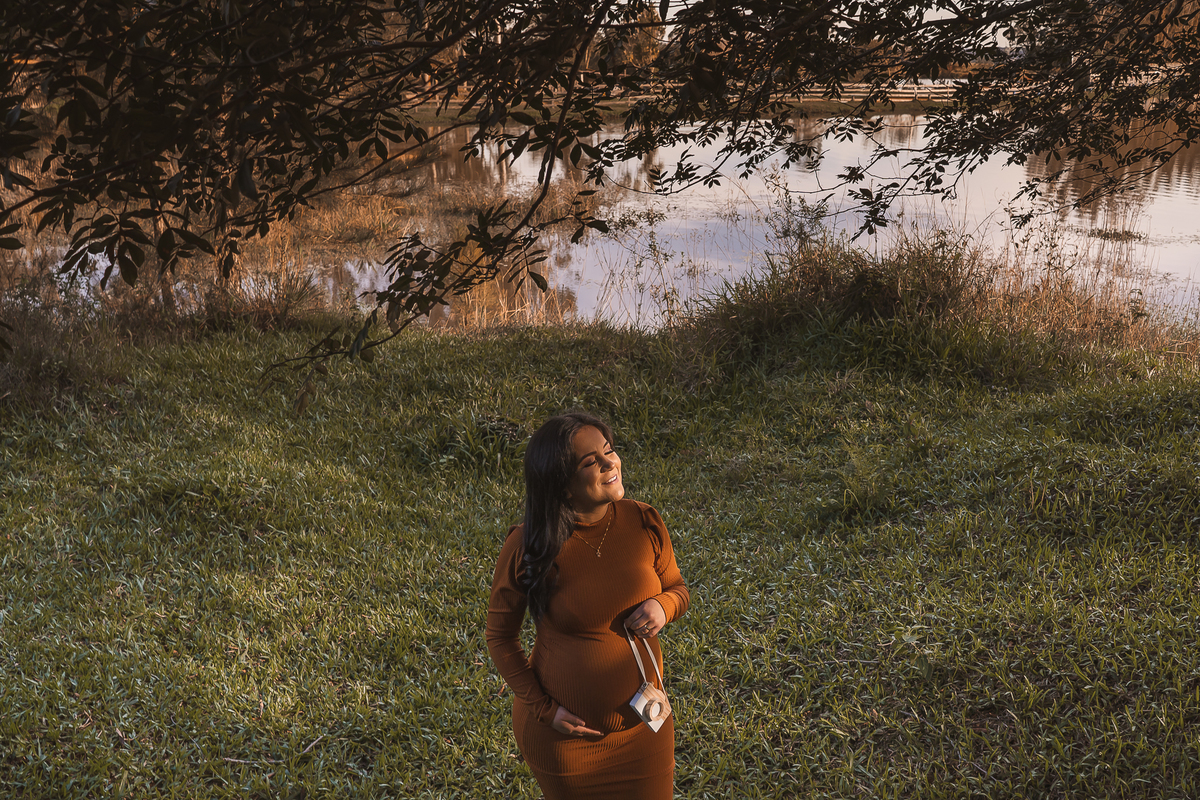 No Recanto dos Fotógrafos em Gravataí/RS, realizamos esse ensaio de gestante ao ar livre. Fotos delicadas, com luz natural e muito amor para marcar esse momento único. Vanessa e Maicon Forografia
