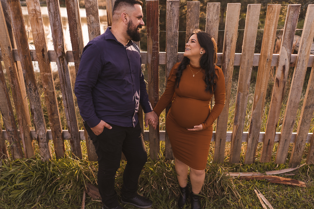 No Recanto dos Fotógrafos em Gravataí/RS, realizamos esse ensaio de gestante ao ar livre. Fotos delicadas, com luz natural e muito amor para marcar esse momento único. Vanessa e Maicon Forografia