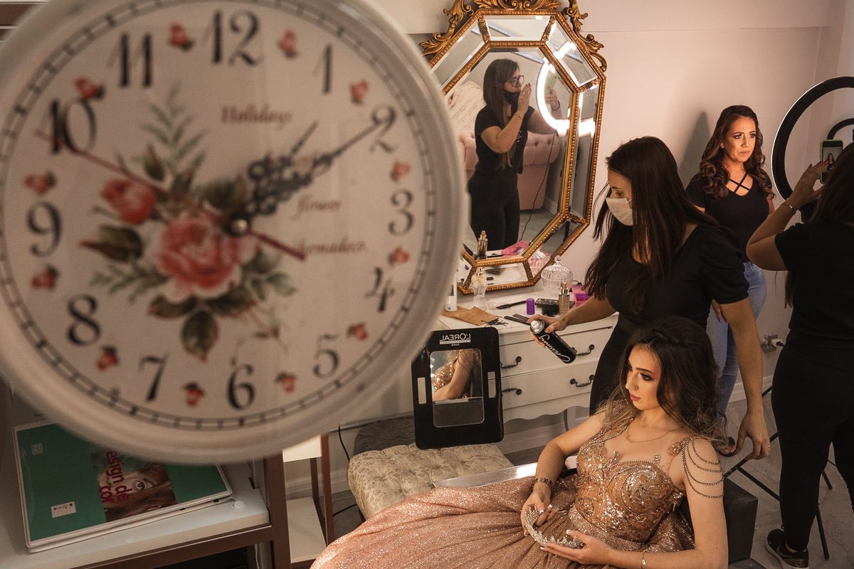 raissa no making-of, alle cabelereiros, estética cachoeirinha, preparação para a festa de 15 anos.