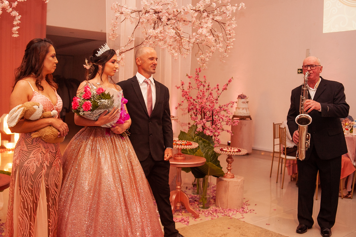 muita emoção na homenagem do vô com seu saxofone