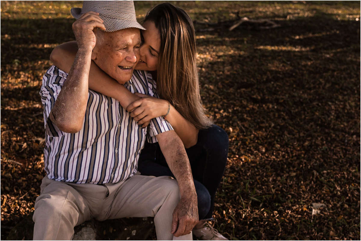 familia, bom retiro do sul, fazenda vilanova, ensaio família, fazenda, ensaio no sítio, ensaio na fazenda, ensaio no campo, ensaio família, fotografia de família, família no campo, quarentena, amor, pai, violão, meu pai meu herói, papai, pai e filha