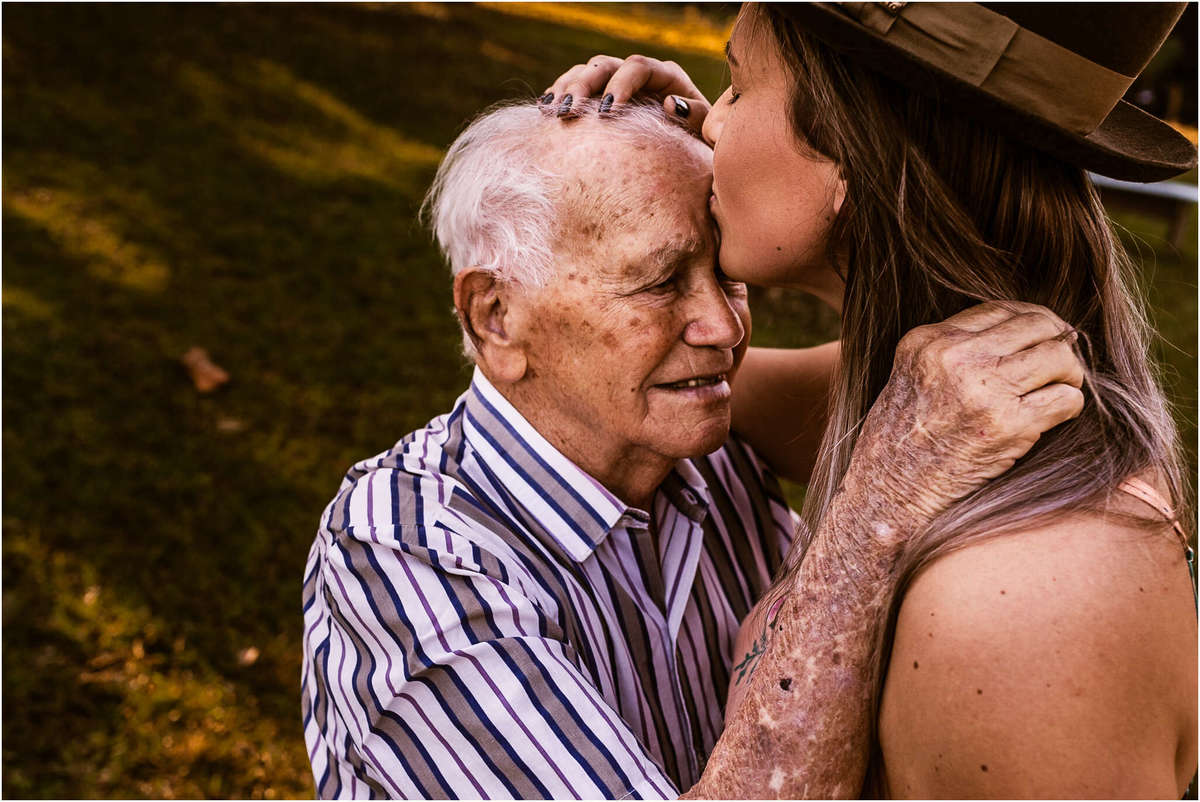 familia, bom retiro do sul, fazenda vilanova, ensaio família, fazenda, ensaio no sítio, ensaio na fazenda, ensaio no campo, ensaio família, fotografia de família, família no campo, quarentena, amor, pai, violão, meu pai meu herói, papai, pai e filha
