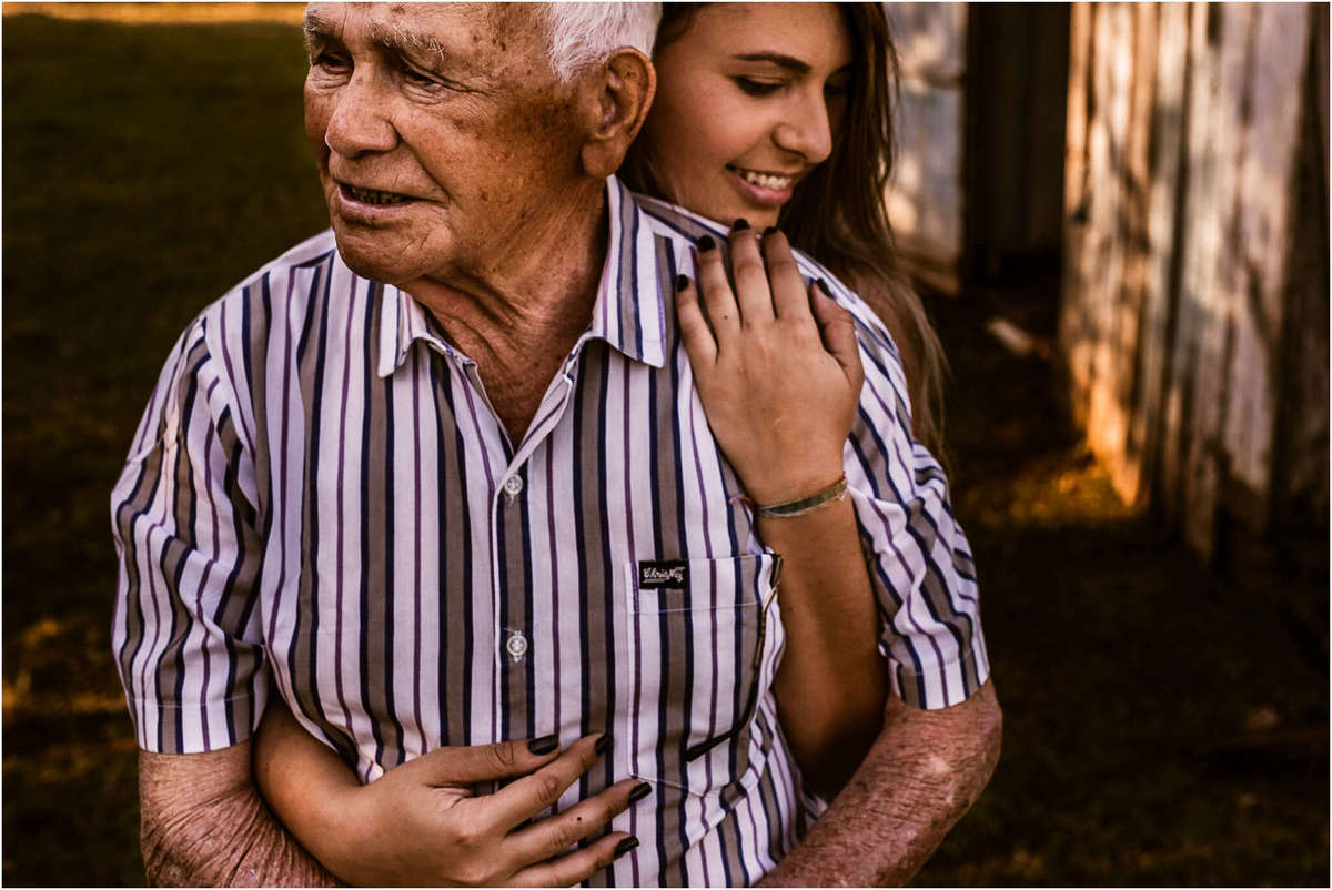 familia, bom retiro do sul, fazenda vilanova, ensaio família, fazenda, ensaio no sítio, ensaio na fazenda, ensaio no campo, ensaio família, fotografia de família, família no campo, quarentena, amor, pai, violão, meu pai meu herói, papai, pai e filha