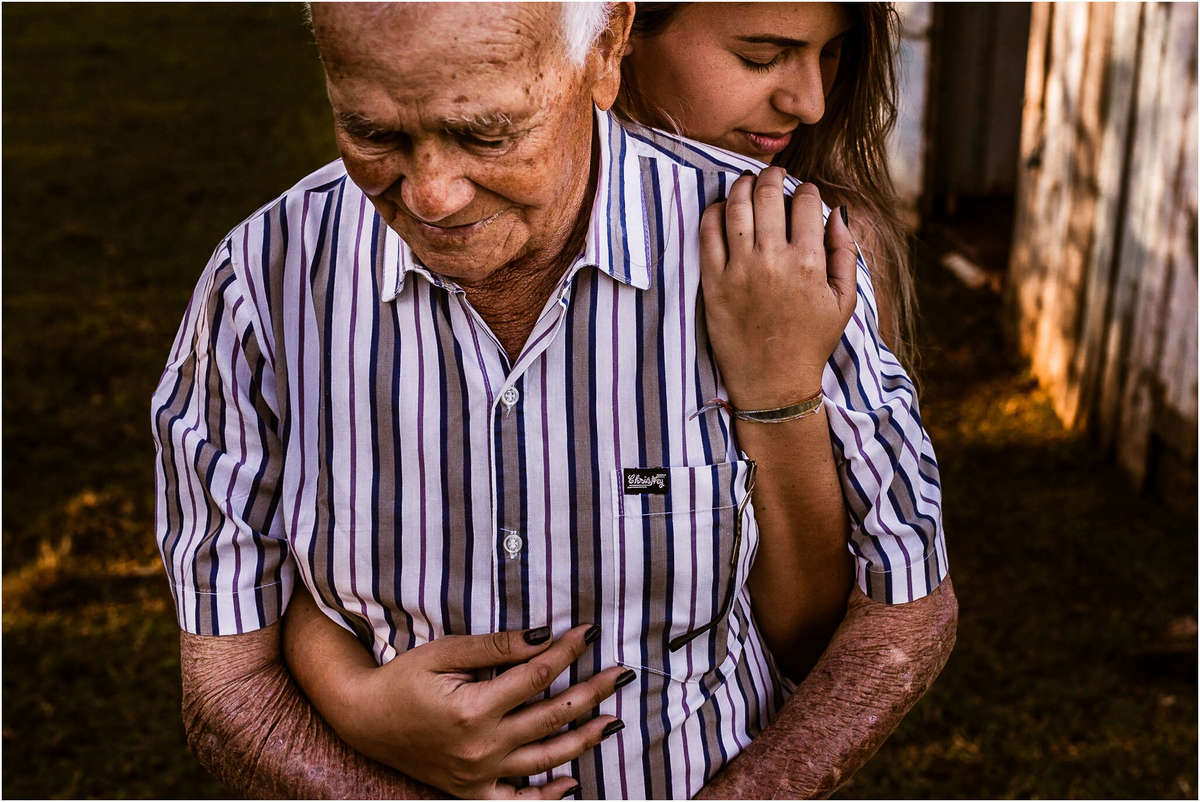 familia, bom retiro do sul, fazenda vilanova, ensaio família, fazenda, ensaio no sítio, ensaio na fazenda, ensaio no campo, ensaio família, fotografia de família, família no campo, quarentena, amor, pai, violão, meu pai meu herói, papai, pai e filha
