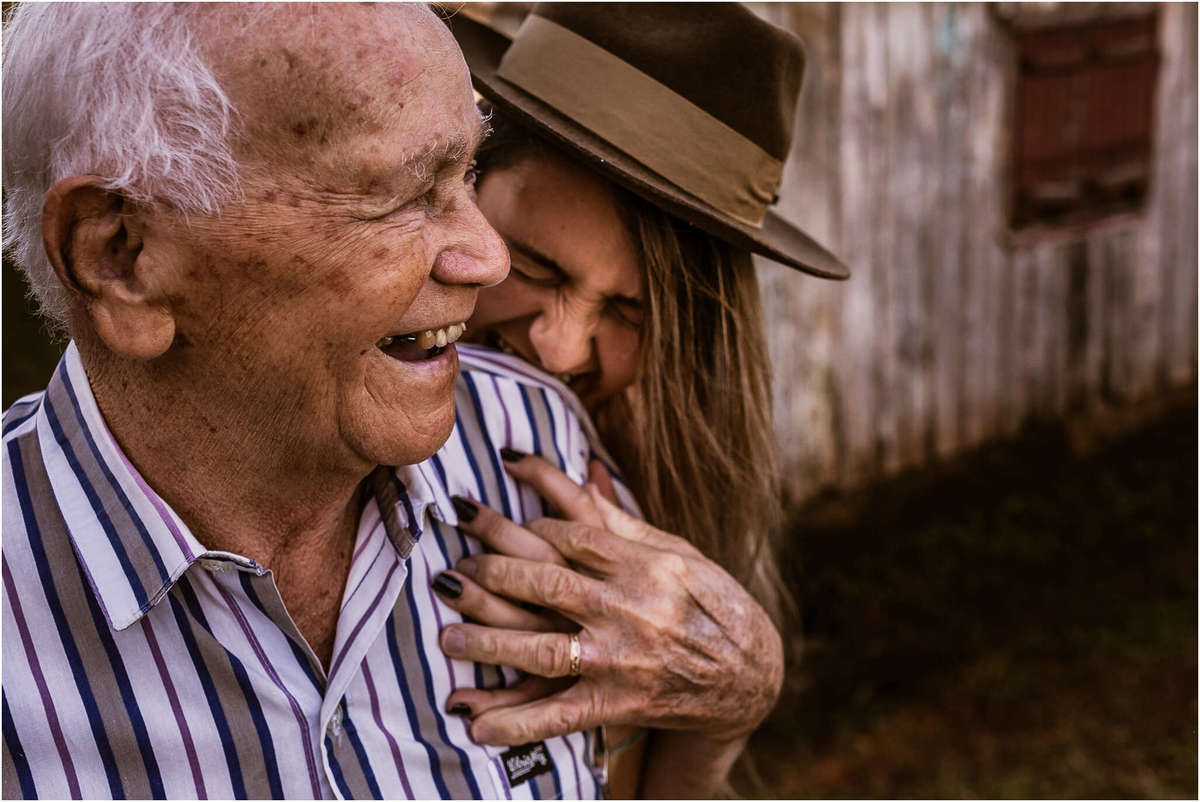 familia, bom retiro do sul, fazenda vilanova, ensaio família, fazenda, ensaio no sítio, ensaio na fazenda, ensaio no campo, ensaio família, fotografia de família, família no campo, quarentena, amor, pai, violão, meu pai meu herói, papai, pai e filha
