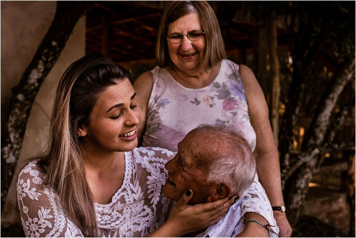 familia, bom retiro do sul, fazenda vilanova, ensaio família, fazenda, ensaio no sítio, ensaio na fazenda, ensaio no campo, ensaio família, fotografia de família, família no campo, quarentena, amor, pai, violão, meu pai meu herói, papai, pai e filha