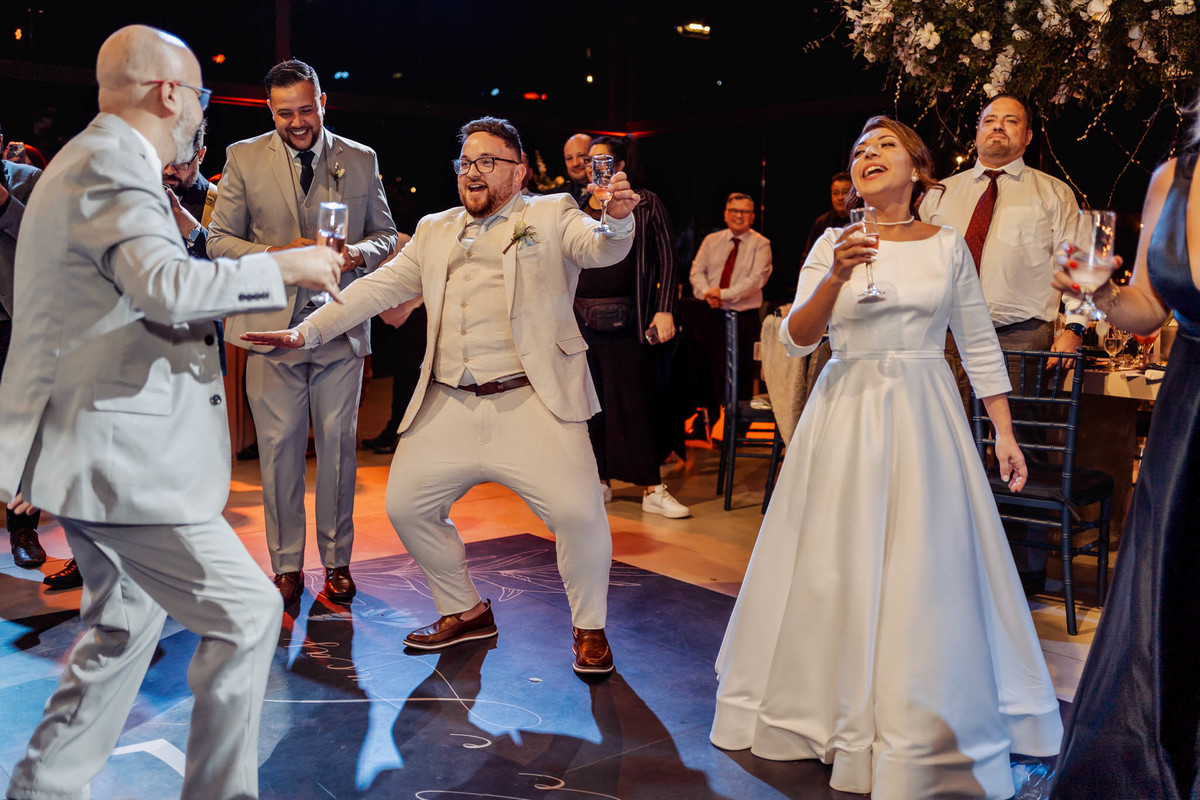 Eventos Giuseppe Toniolo, Bento Gonçalves/RS, fotógrafo casamentos na serra gaucha, casamento de luxo, casamento no campo, inspiração de casamento,  casamento emocionante, padrinhos, madrinhas, festa de casamento, os calamares, balada de casamento 