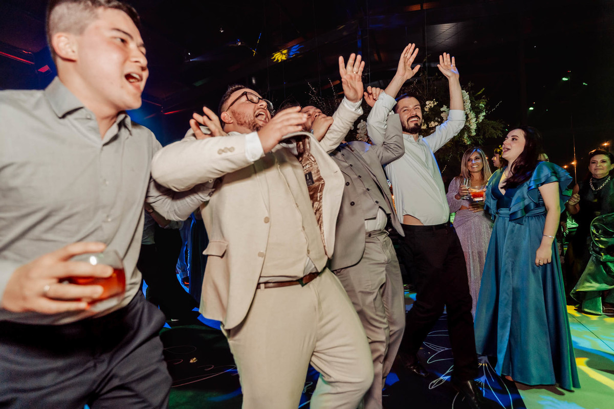 Eventos Giuseppe Toniolo, Bento Gonçalves/RS, fotógrafo casamentos na serra gaucha, casamento de luxo, casamento no campo, inspiração de casamento,  casamento emocionante, padrinhos, madrinhas, festa de casamento, os calamares, balada de casamento 