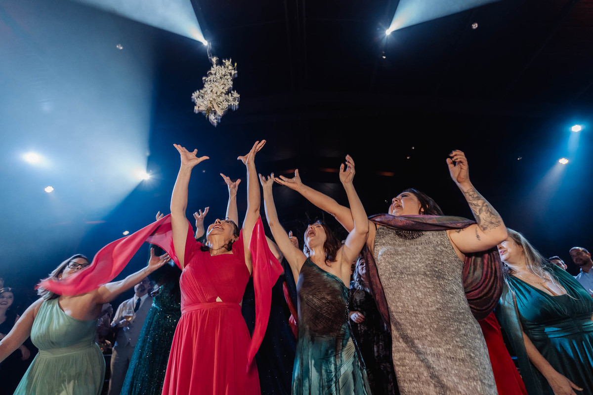 Eventos Giuseppe Toniolo, Bento Gonçalves/RS, fotógrafo casamentos na serra gaucha, casamento de luxo, casamento no campo, inspiração de casamento,  casamento emocionante, padrinhos, madrinhas, festa de casamento, os calamares, balada de casamento 