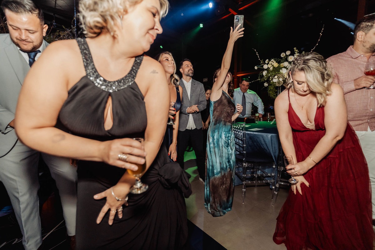 Eventos Giuseppe Toniolo, Bento Gonçalves/RS, fotógrafo casamentos na serra gaucha, casamento de luxo, casamento no campo, inspiração de casamento,  casamento emocionante, padrinhos, madrinhas, festa de casamento, os calamares, balada de casamento 