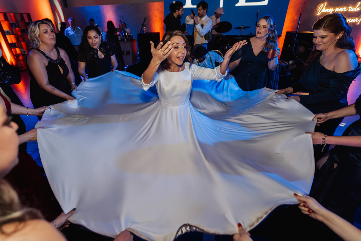 Eventos Giuseppe Toniolo, Bento Gonçalves/RS, fotógrafo casamentos na serra gaucha, casamento de luxo, casamento no campo, inspiração de casamento,  casamento emocionante, padrinhos, madrinhas, festa de casamento, os calamares, balada de casamento 