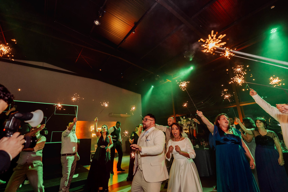 Eventos Giuseppe Toniolo, Bento Gonçalves/RS, fotógrafo casamentos na serra gaucha, casamento de luxo, casamento no campo, inspiração de casamento,  casamento emocionante, padrinhos, madrinhas, festa de casamento, os calamares, balada de casamento 