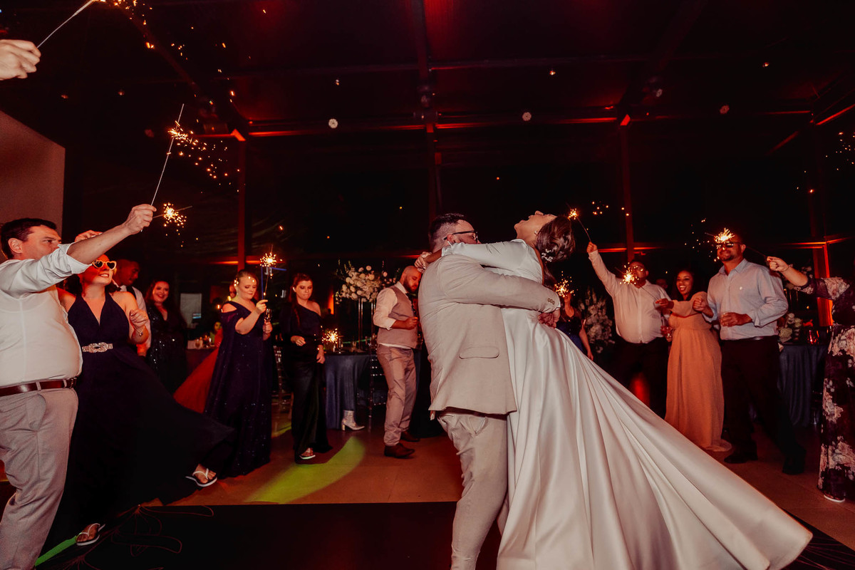 Eventos Giuseppe Toniolo, Bento Gonçalves/RS, fotógrafo casamentos na serra gaucha, casamento de luxo, casamento no campo, inspiração de casamento,  casamento emocionante, padrinhos, madrinhas, festa de casamento, os calamares, balada de casamento 