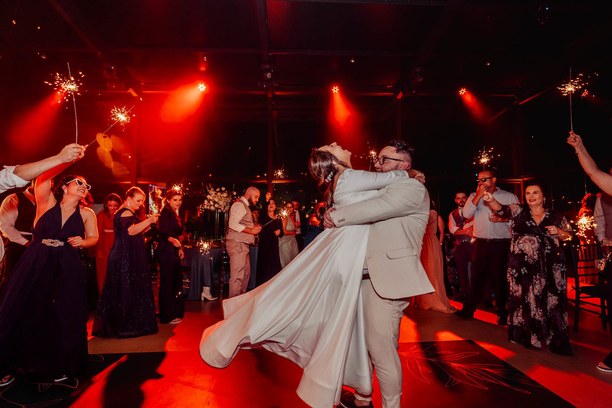 Eventos Giuseppe Toniolo, Bento Gonçalves/RS, fotógrafo casamentos na serra gaucha, casamento de luxo, casamento no campo, inspiração de casamento,  casamento emocionante, padrinhos, madrinhas, festa de casamento, os calamares, balada de casamento 