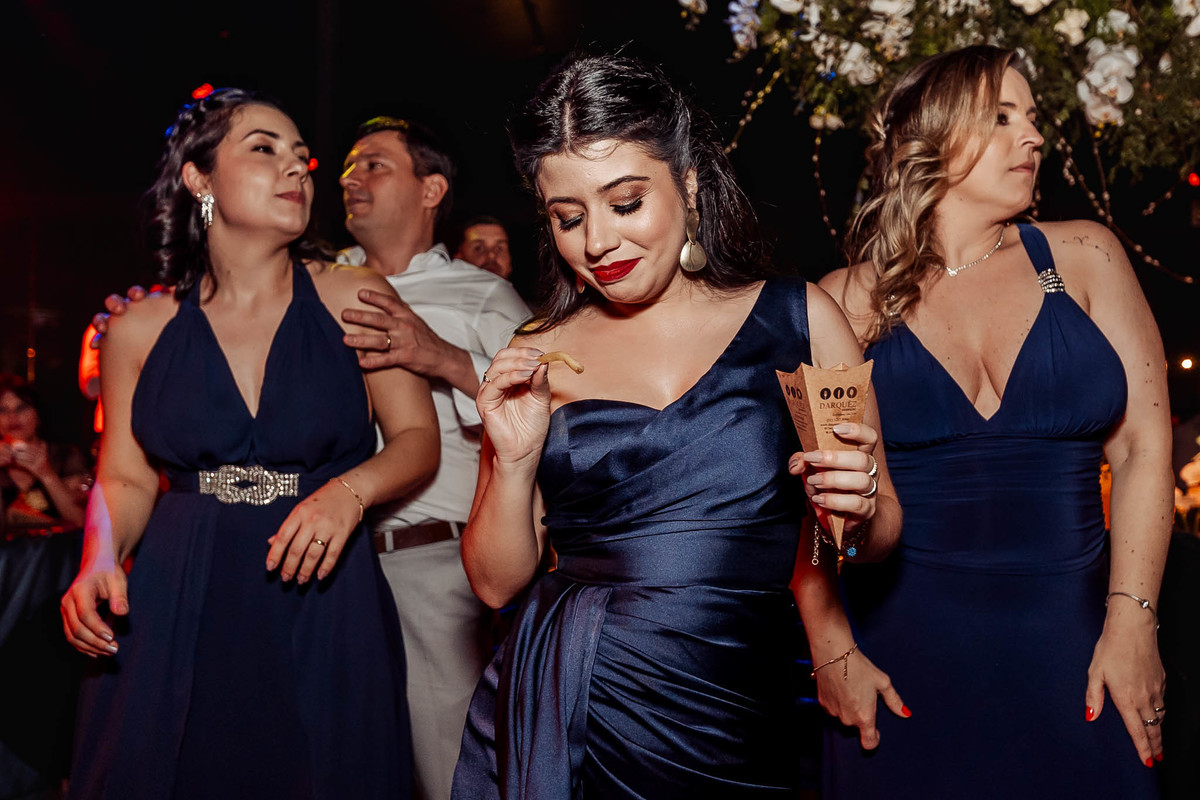 Eventos Giuseppe Toniolo, Bento Gonçalves/RS, fotógrafo casamentos na serra gaucha, casamento de luxo, casamento no campo, inspiração de casamento,  casamento emocionante, padrinhos, madrinhas, festa de casamento, os calamares, balada de casamento 