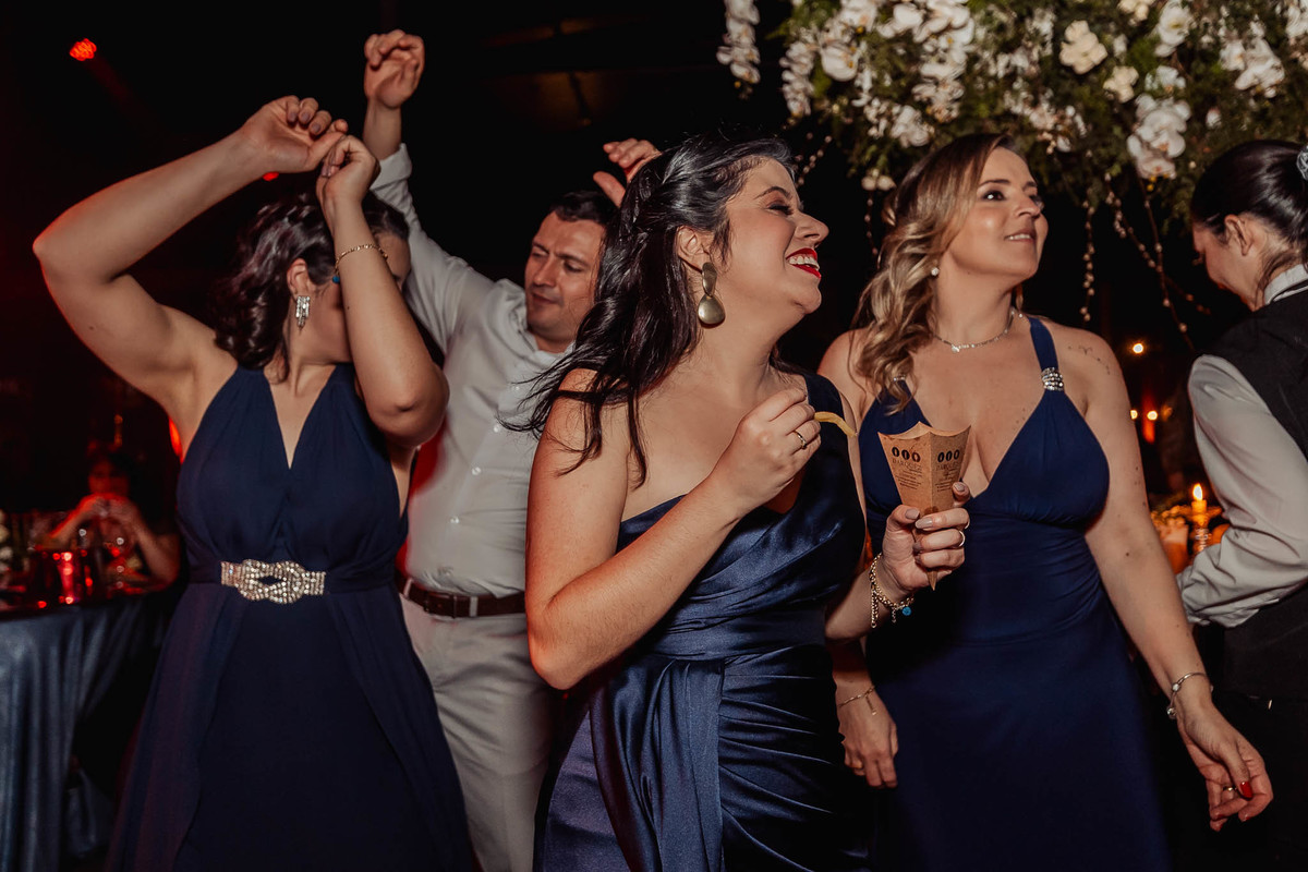 Eventos Giuseppe Toniolo, Bento Gonçalves/RS, fotógrafo casamentos na serra gaucha, casamento de luxo, casamento no campo, inspiração de casamento,  casamento emocionante, padrinhos, madrinhas, festa de casamento, os calamares, balada de casamento 