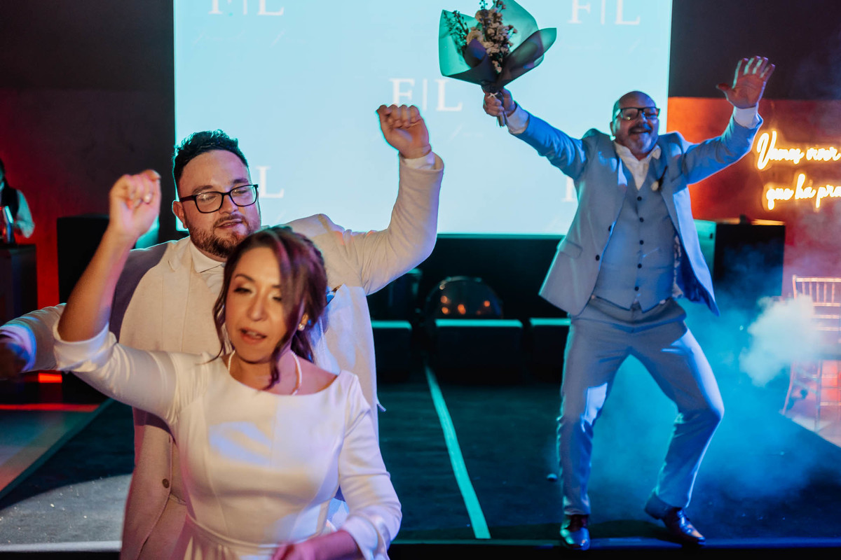 Eventos Giuseppe Toniolo, Bento Gonçalves/RS, fotógrafo casamentos na serra gaucha, casamento de luxo, casamento no campo, inspiração de casamento,  casamento emocionante, padrinhos, madrinhas, festa de casamento, os calamares, balada de casamento 