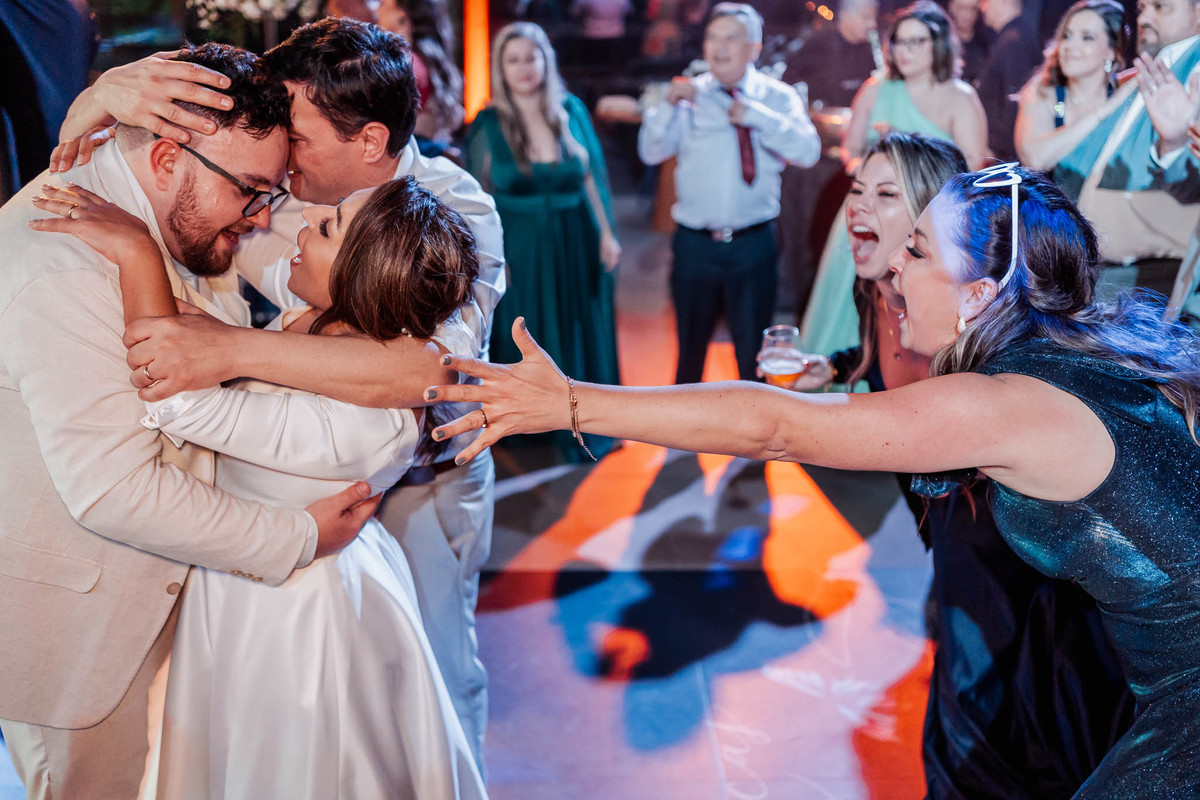 Eventos Giuseppe Toniolo, Bento Gonçalves/RS, fotógrafo casamentos na serra gaucha, casamento de luxo, casamento no campo, inspiração de casamento,  casamento emocionante, padrinhos, madrinhas, festa de casamento, os calamares, balada de casamento 