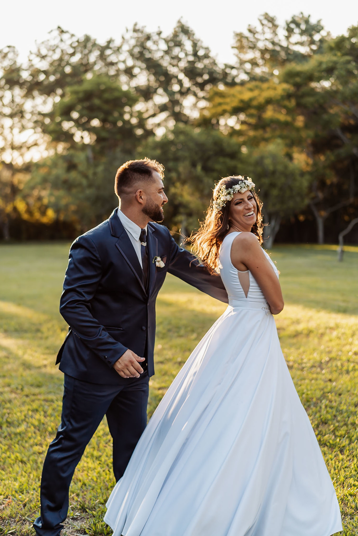 Detalhes de casamento intimista na Alameda da Figueira, Cachoeirinha/RS, com decoração leve e clima acolhedor ao ar livre.