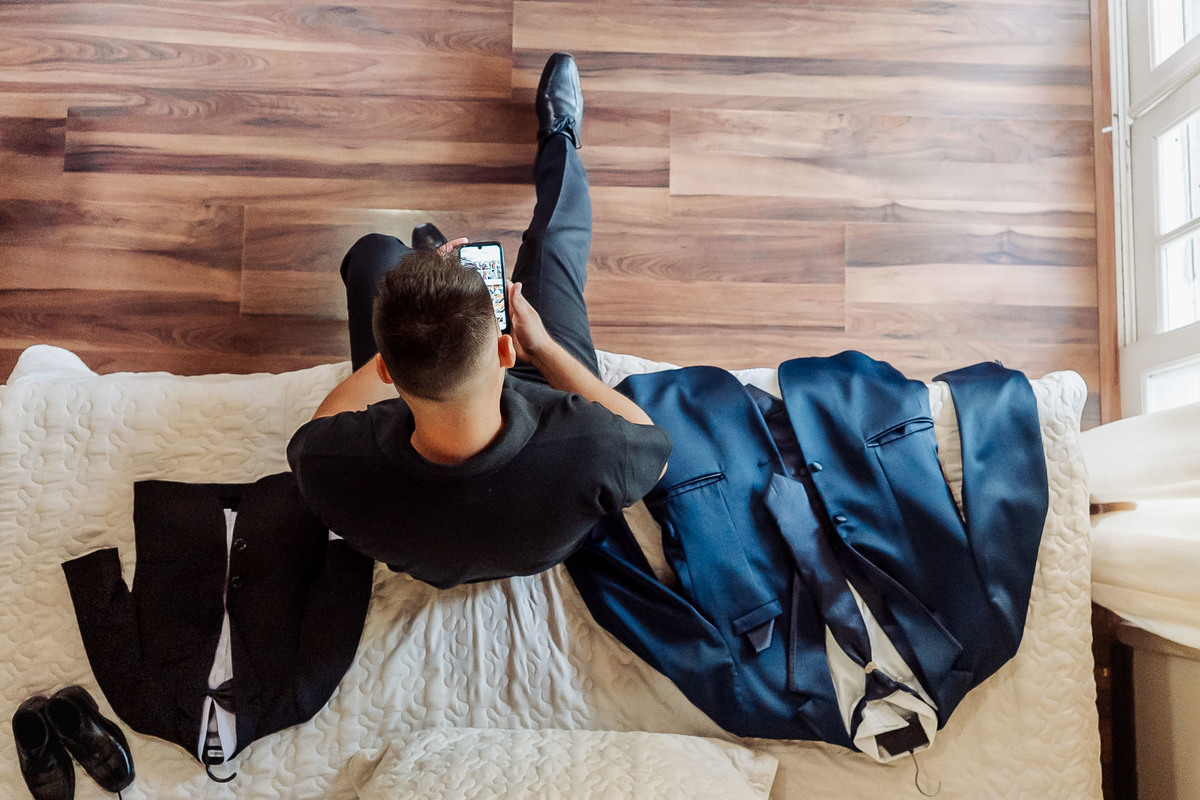 Mini-wedding realizado na Alameda da Figueira em Cachoeirinha/RS, com clima intimista, luz natural e detalhes que valorizam a atmosfera romântica do evento