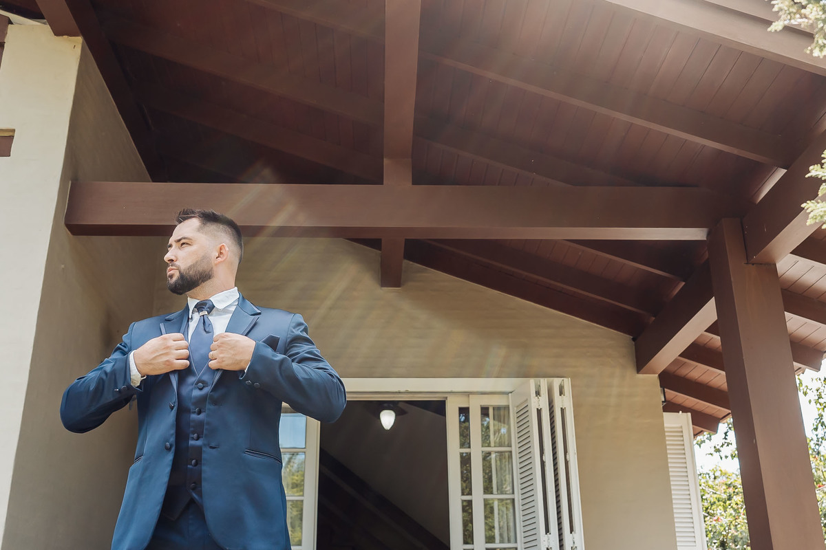 Mini-wedding realizado na Alameda da Figueira em Cachoeirinha/RS, com clima intimista, luz natural e detalhes que valorizam a atmosfera romântica do evento