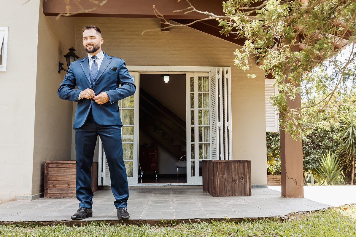 Mini-wedding realizado na Alameda da Figueira em Cachoeirinha/RS, com clima intimista, luz natural e detalhes que valorizam a atmosfera romântica do evento