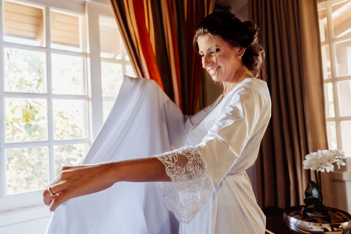 Mini-wedding realizado na Alameda da Figueira em Cachoeirinha/RS, com clima intimista, luz natural e detalhes que valorizam a atmosfera romântica do evento