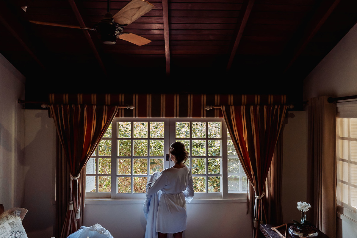 Mini-wedding realizado na Alameda da Figueira em Cachoeirinha/RS, com clima intimista, luz natural e detalhes que valorizam a atmosfera romântica do evento