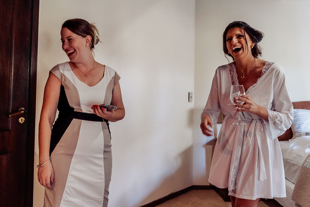 Mini-wedding realizado na Alameda da Figueira em Cachoeirinha/RS, com clima intimista, luz natural e detalhes que valorizam a atmosfera romântica do evento