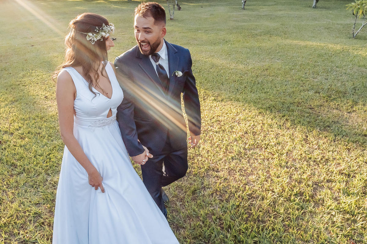 Detalhes de casamento intimista na Alameda da Figueira, Cachoeirinha/RS, com decoração leve e clima acolhedor ao ar livre.