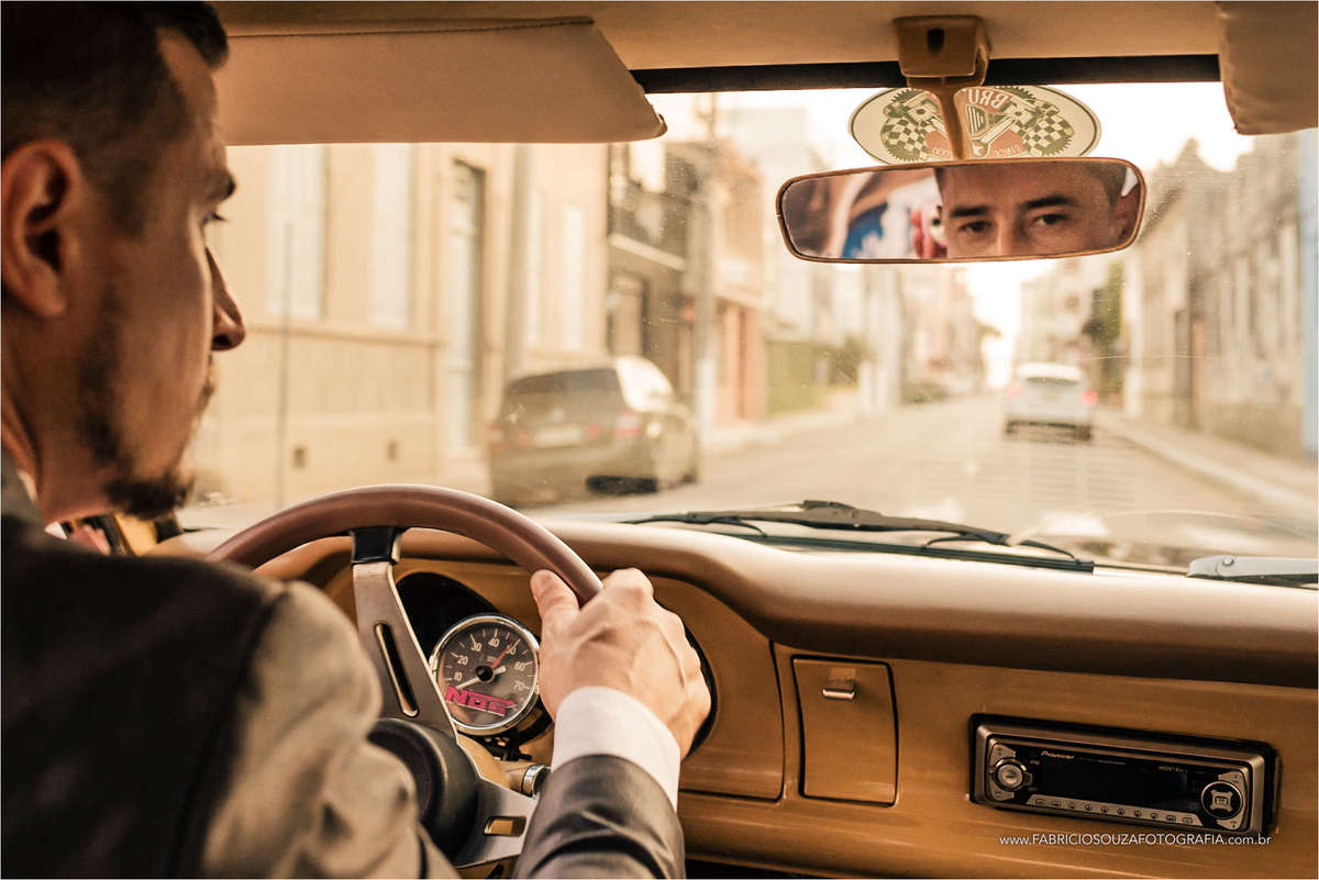 carros classicos como um maverik tras muito charme aos casamentos, ainda mais quando o noivo ama estes veículos , maverik V8 GT cumprindo muito bem seu papel de levar o noivo até a igreja