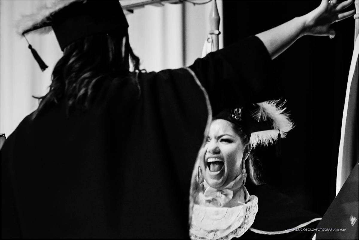 muita emoção ao encontrar seus colegas