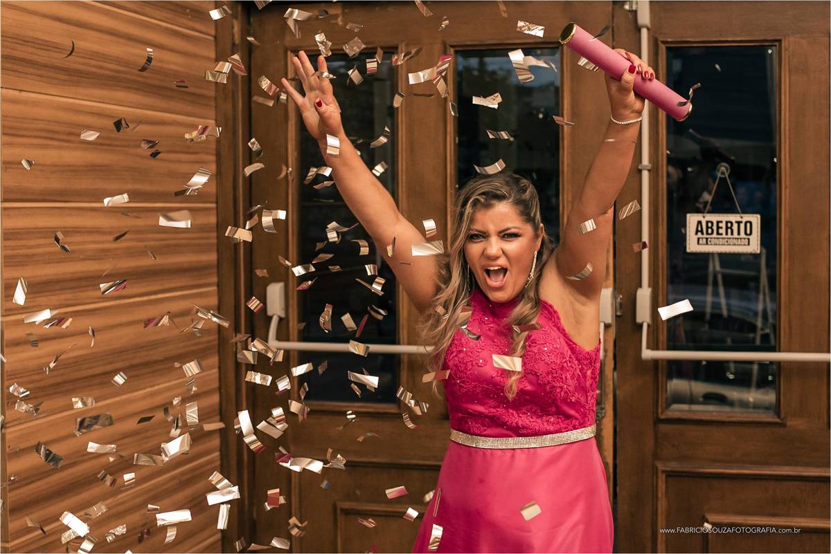 e agora mo momento de juntar a seus amigos e familiares e comemorar essa conquista